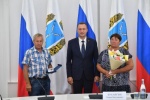 Роман Бусаргин вручил памятную медаль