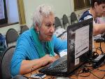 Саратовские пенсионеры осваивают «Азбуку интернета»